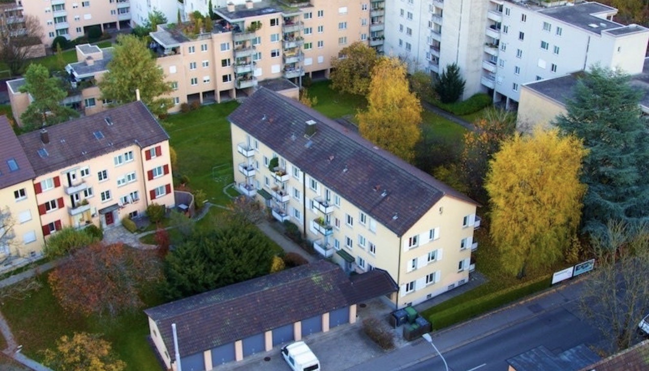 Chambre dans une colocation

À l'Altstetterstrasse 297, une chambre spacieuse et lumineuse se libère dans une colocation entretenue. L'appartement est situé dans un excellent emplacement avec une très bonne liaison aux transports publics ainsi que des commerces à proximité immédiate.

Nous rechercho