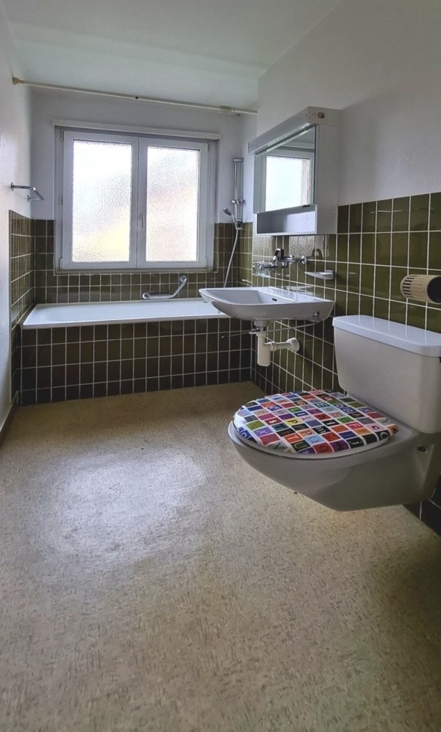Chambre dans une colocation

À l'Altstetterstrasse 297, une chambre spacieuse et lumineuse se libère dans une colocation entretenue. L'appartement est situé dans un excellent emplacement avec une très bonne liaison aux transports publics ainsi que des commerces à proximité immédiate.

Nous rechercho
