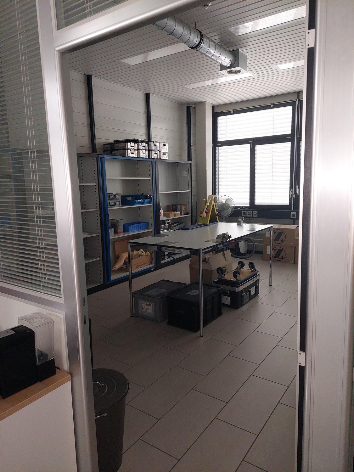 124m² shop