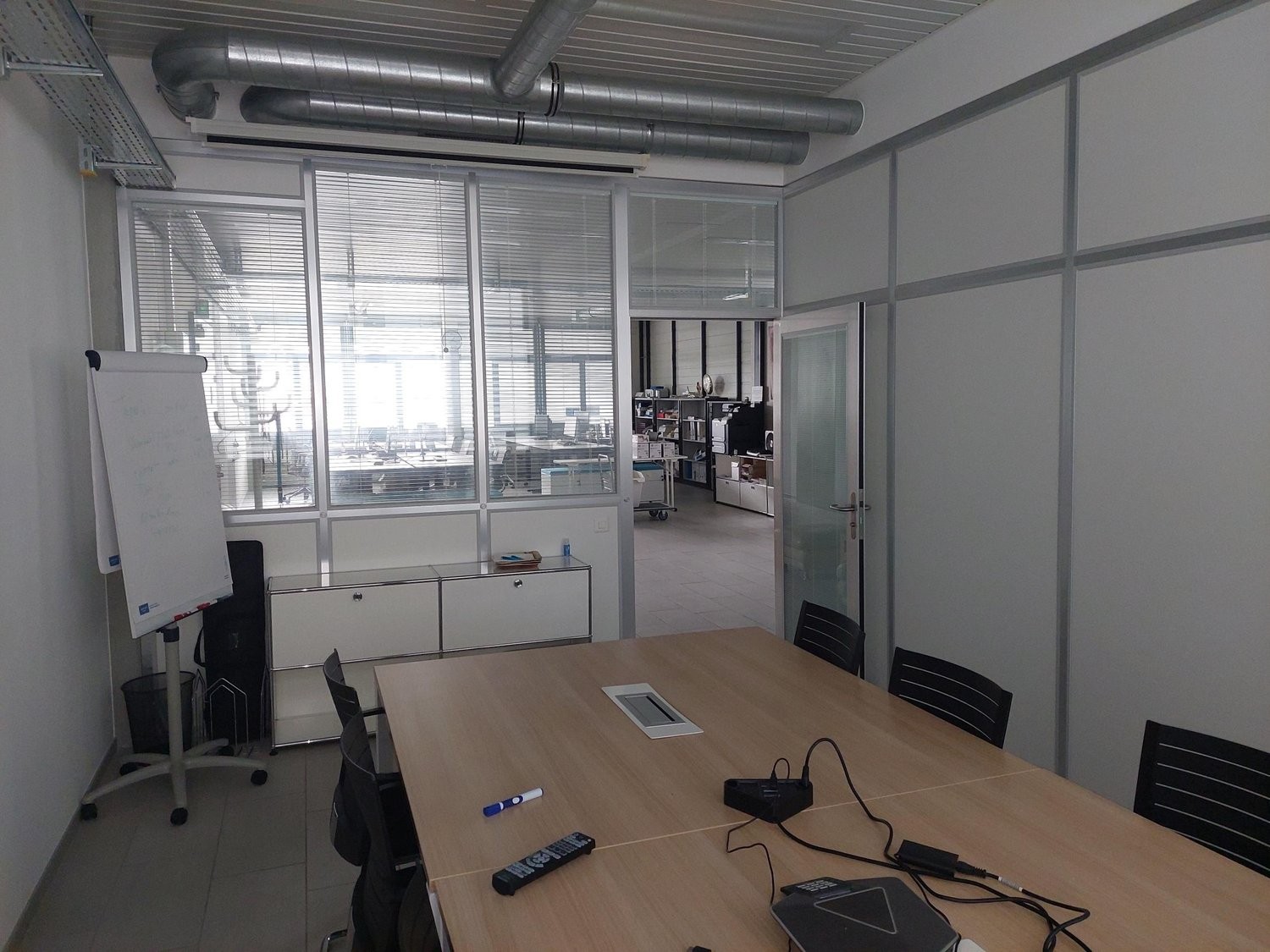 124m² shop