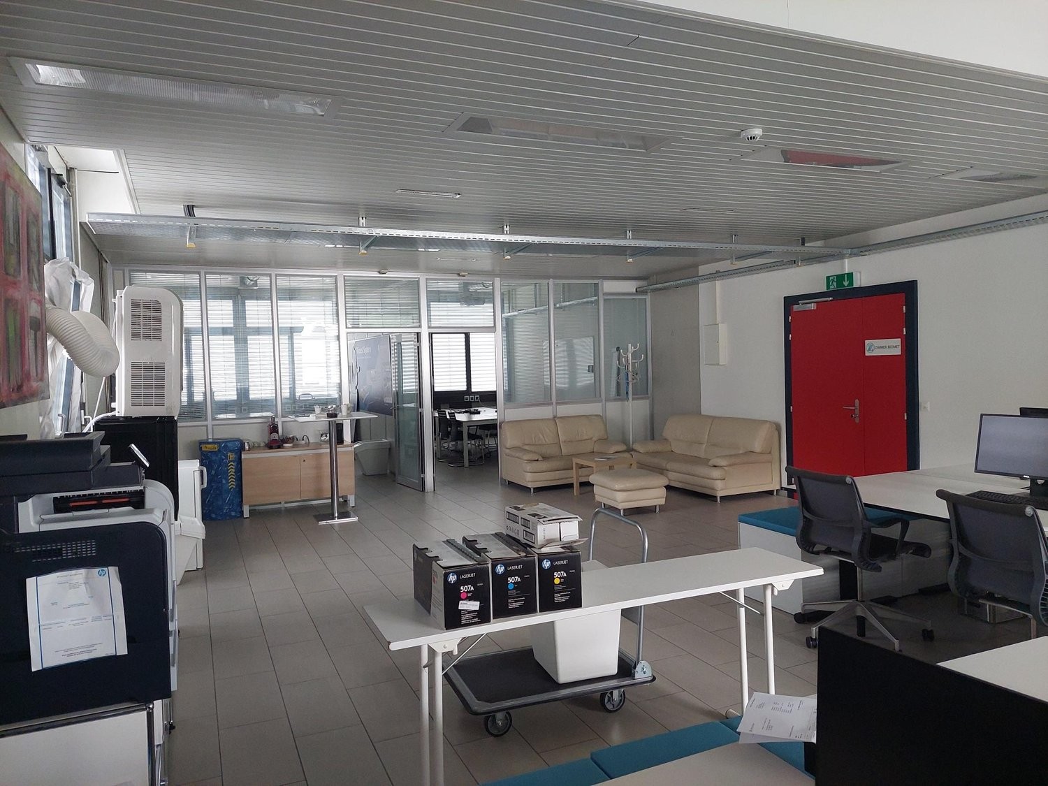 124m² shop