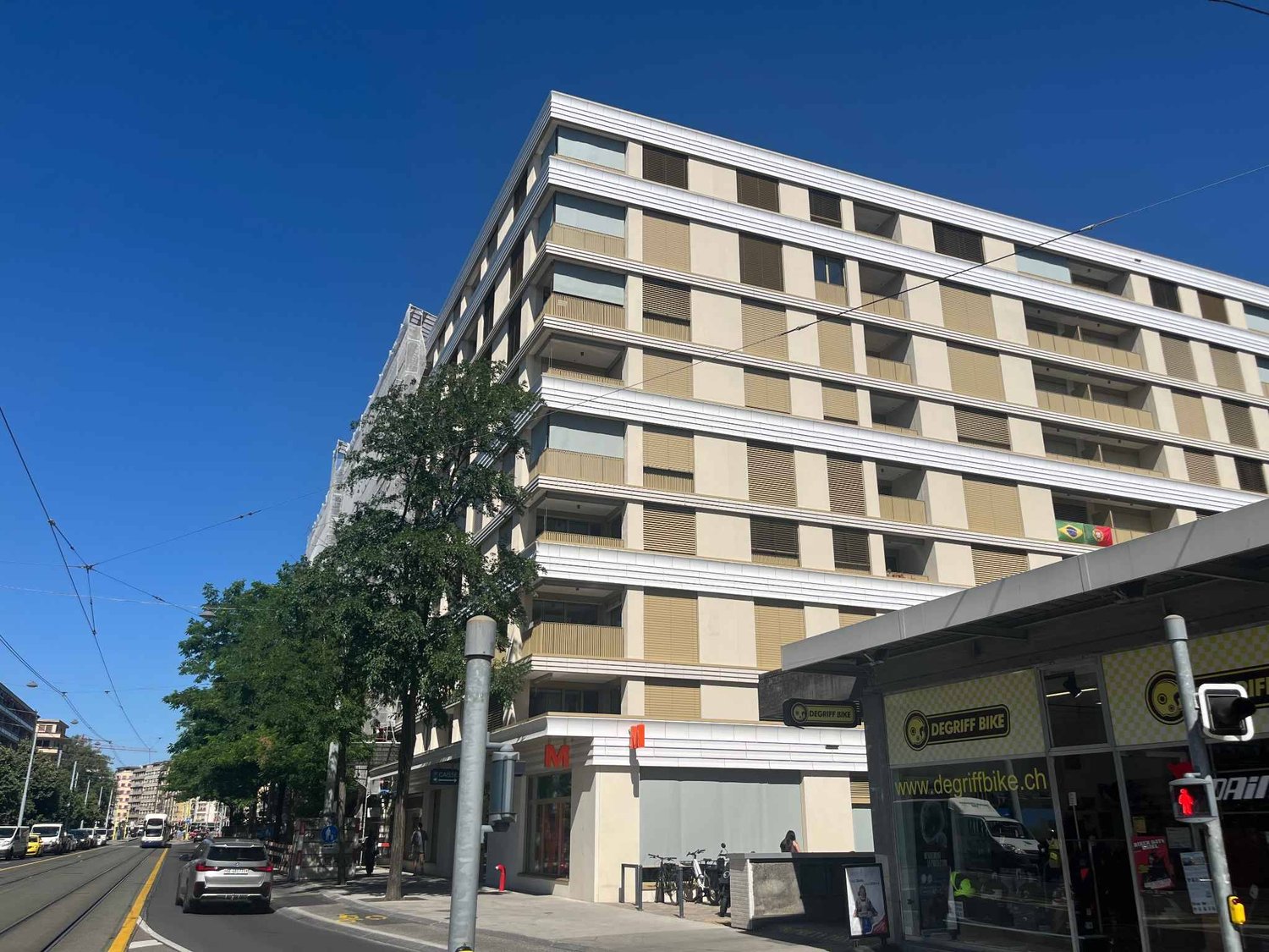 322m² arcade