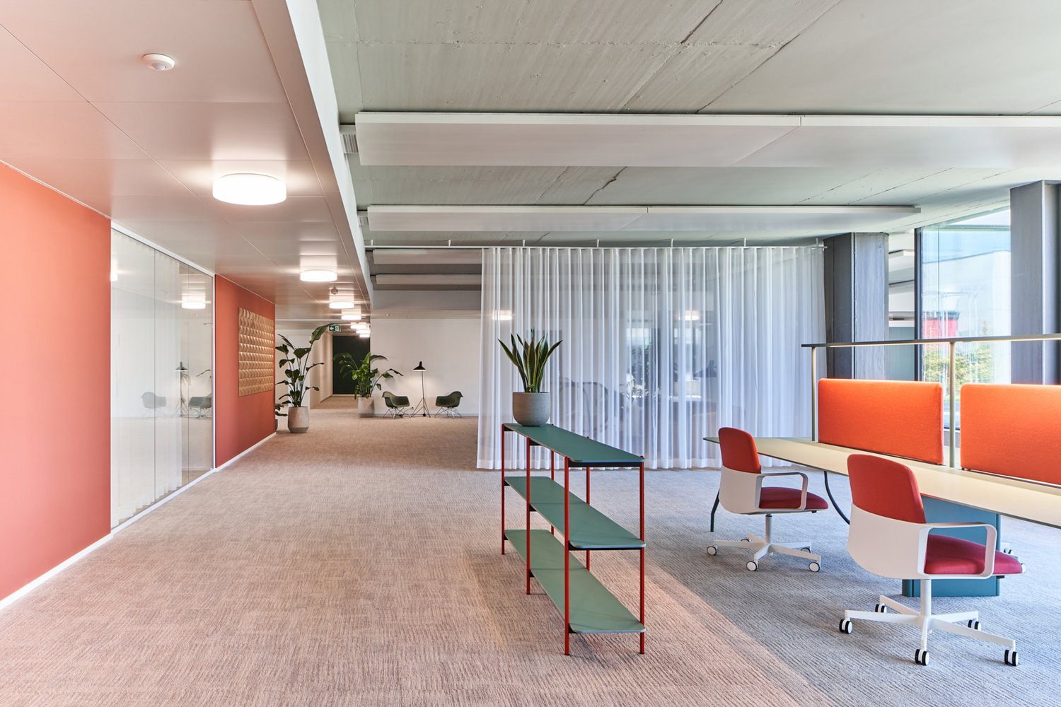 1360m² office
