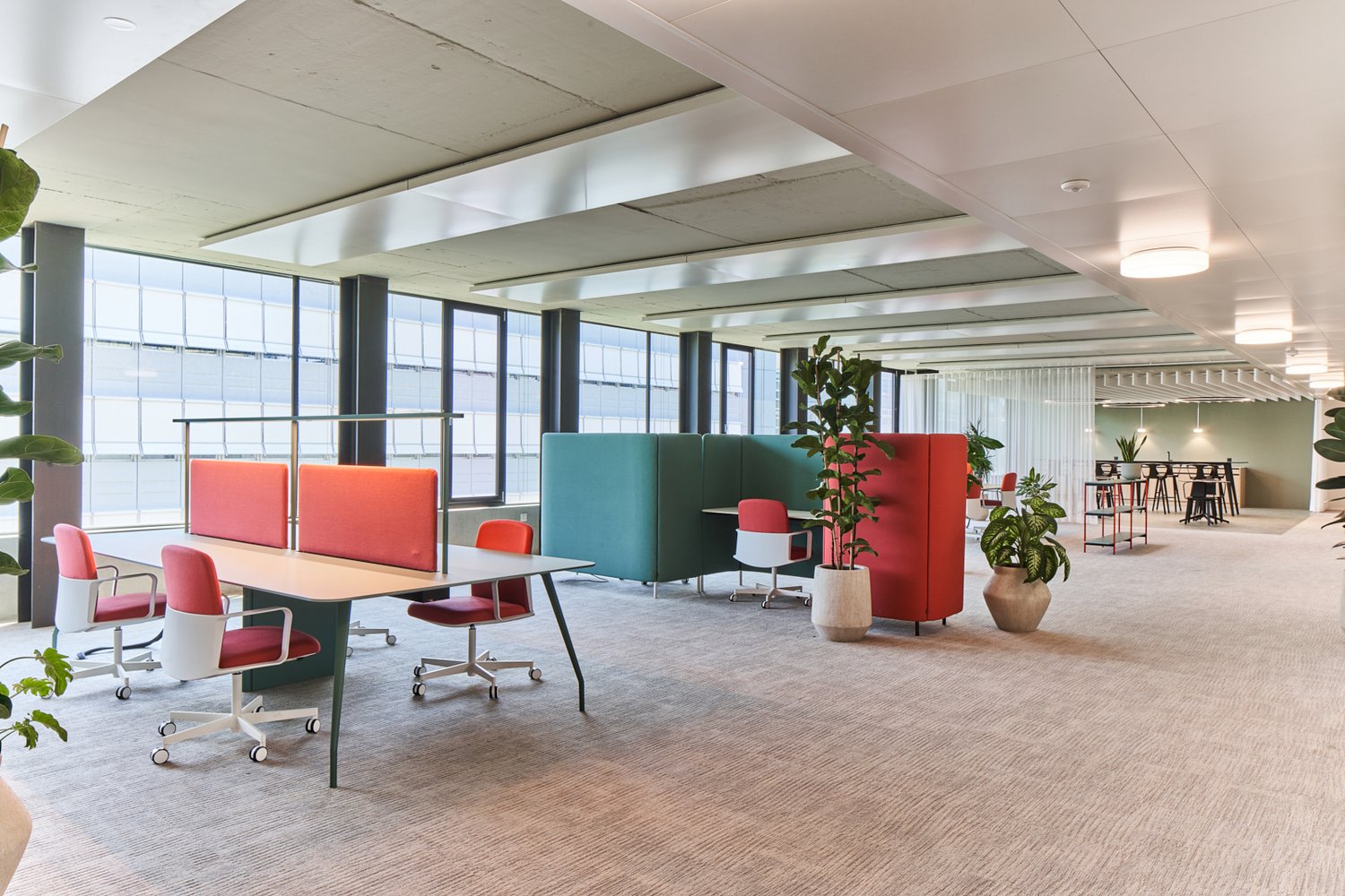 1360m² office