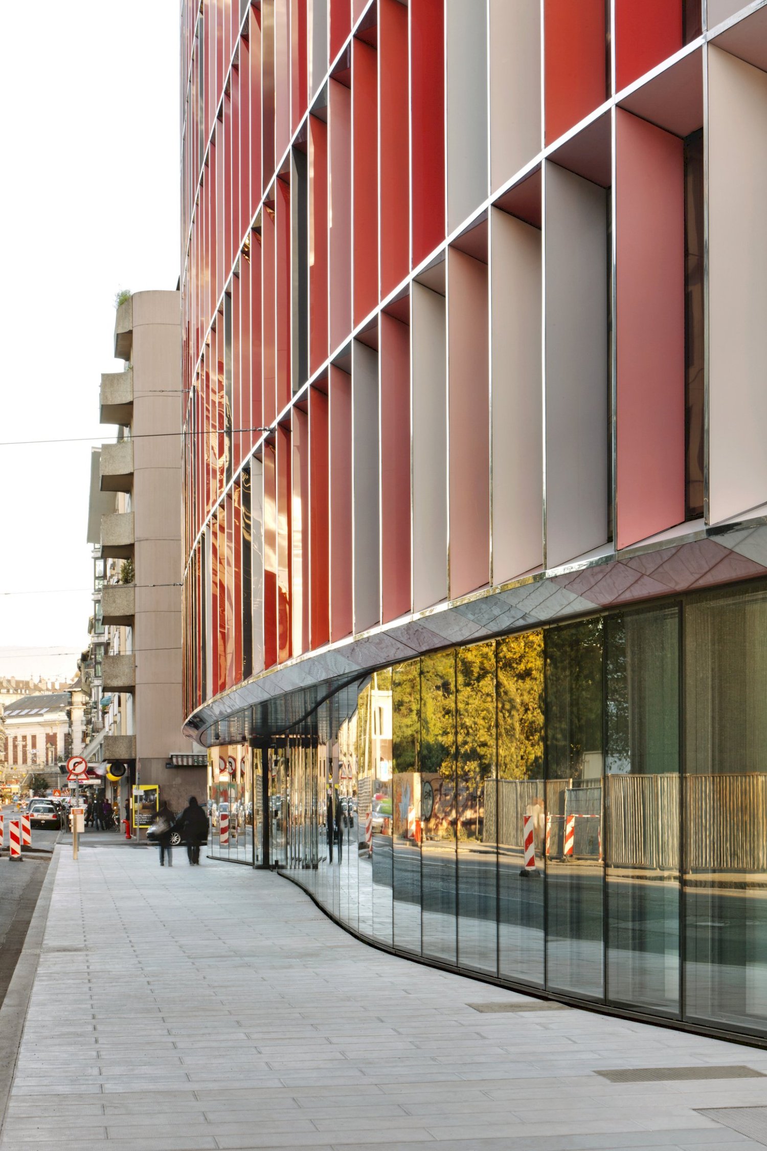260m² office