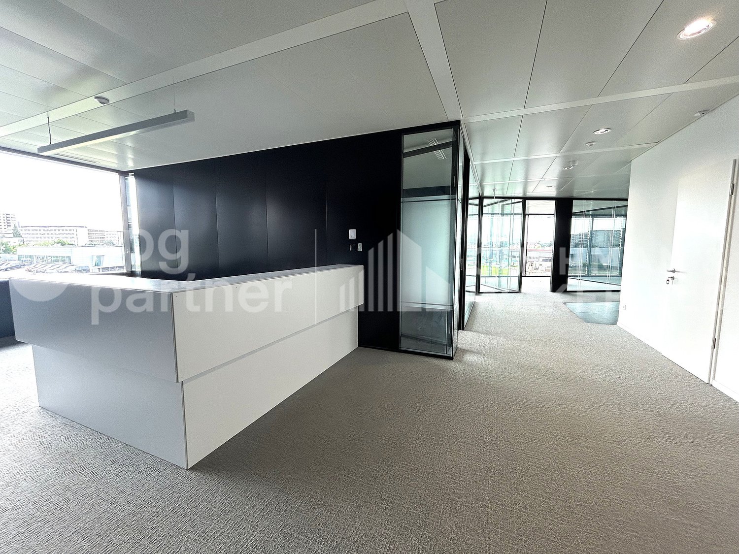 1000m² office