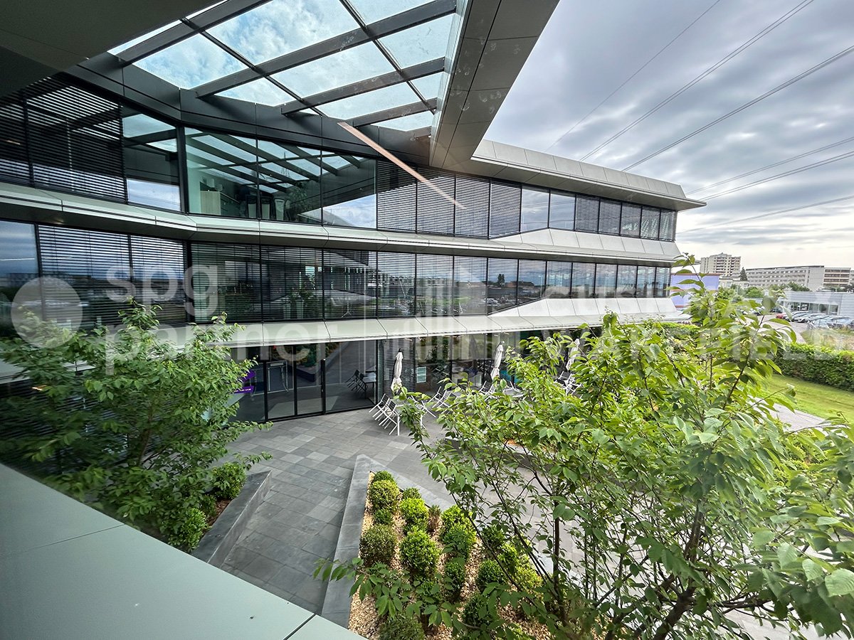 1000m² office