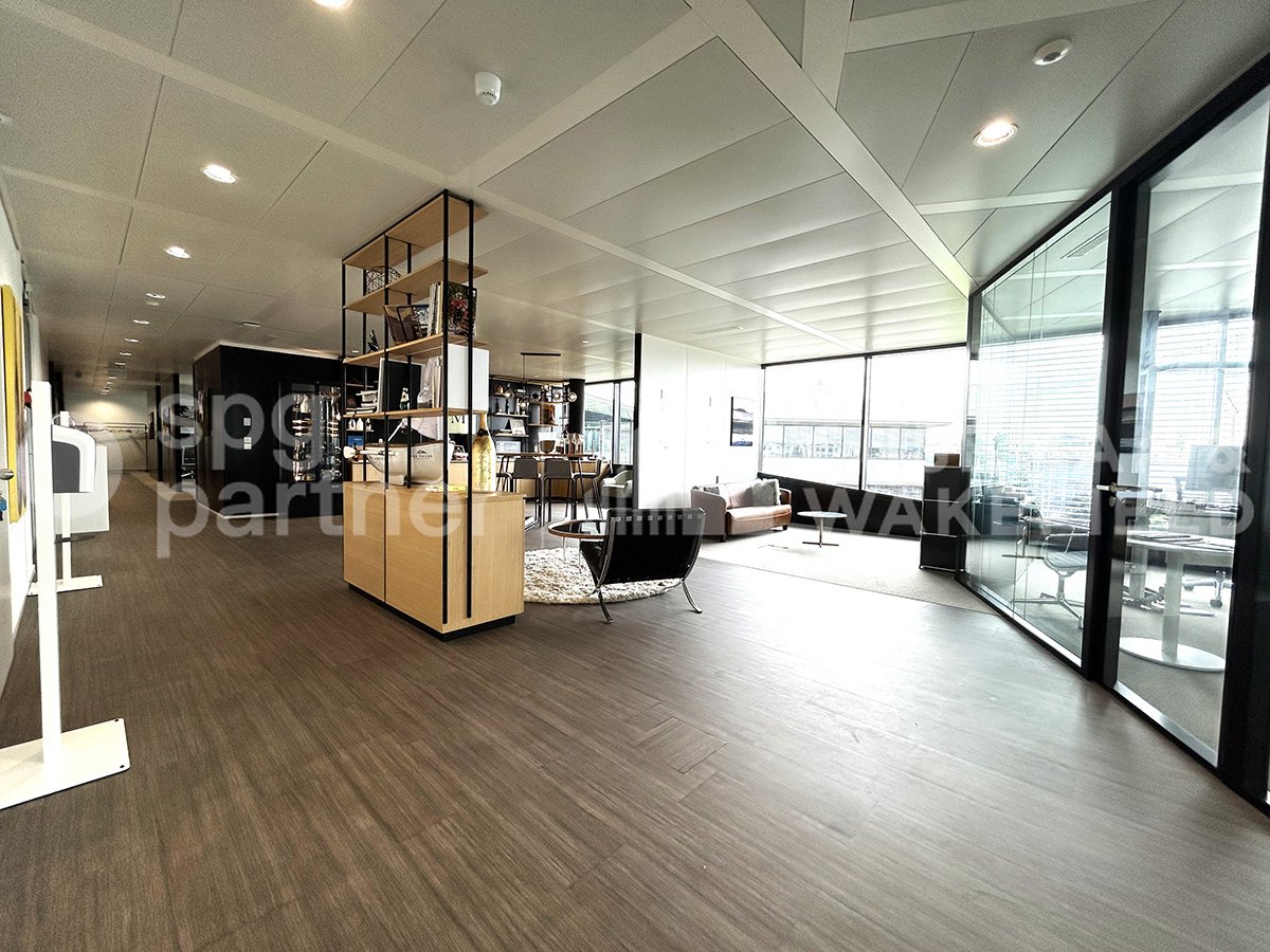 1000m² office