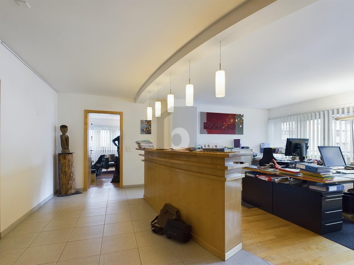 Bureau, photo 1 sur 4