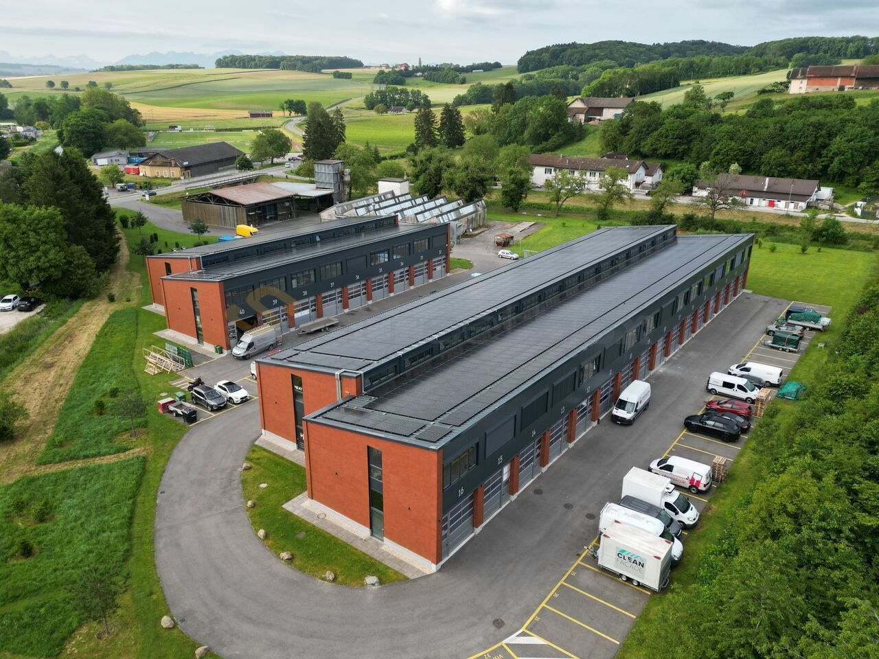 230m² commercial, photo 2 sur 3