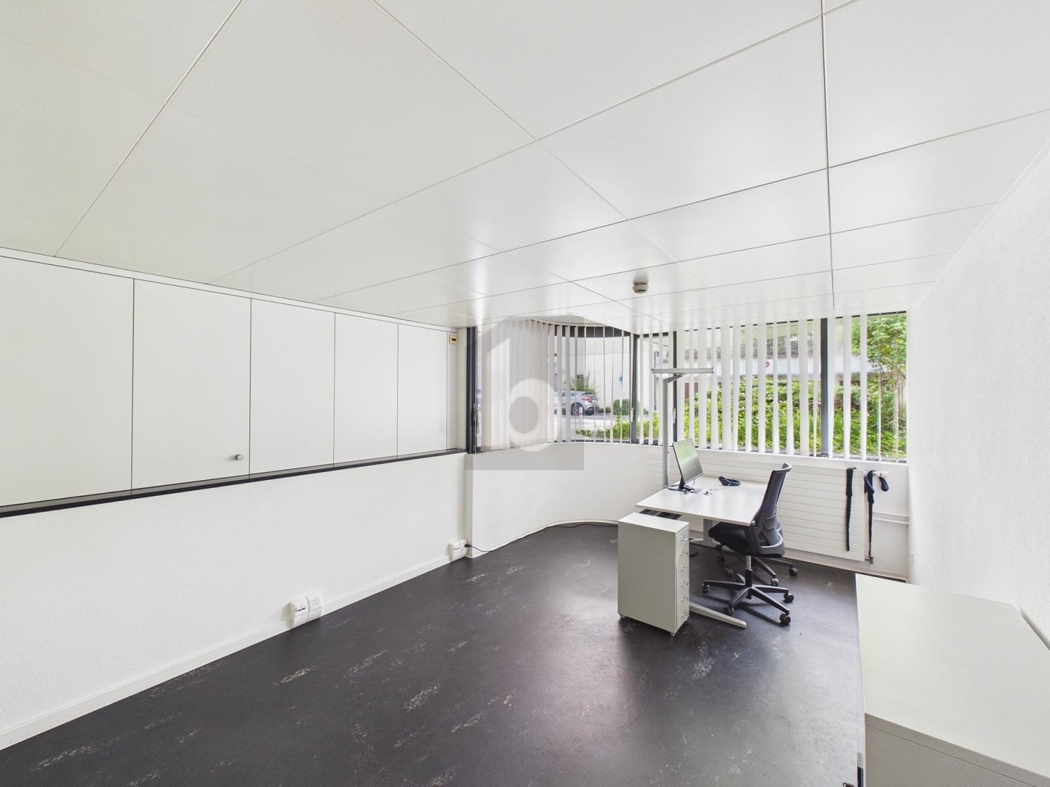 148m² office