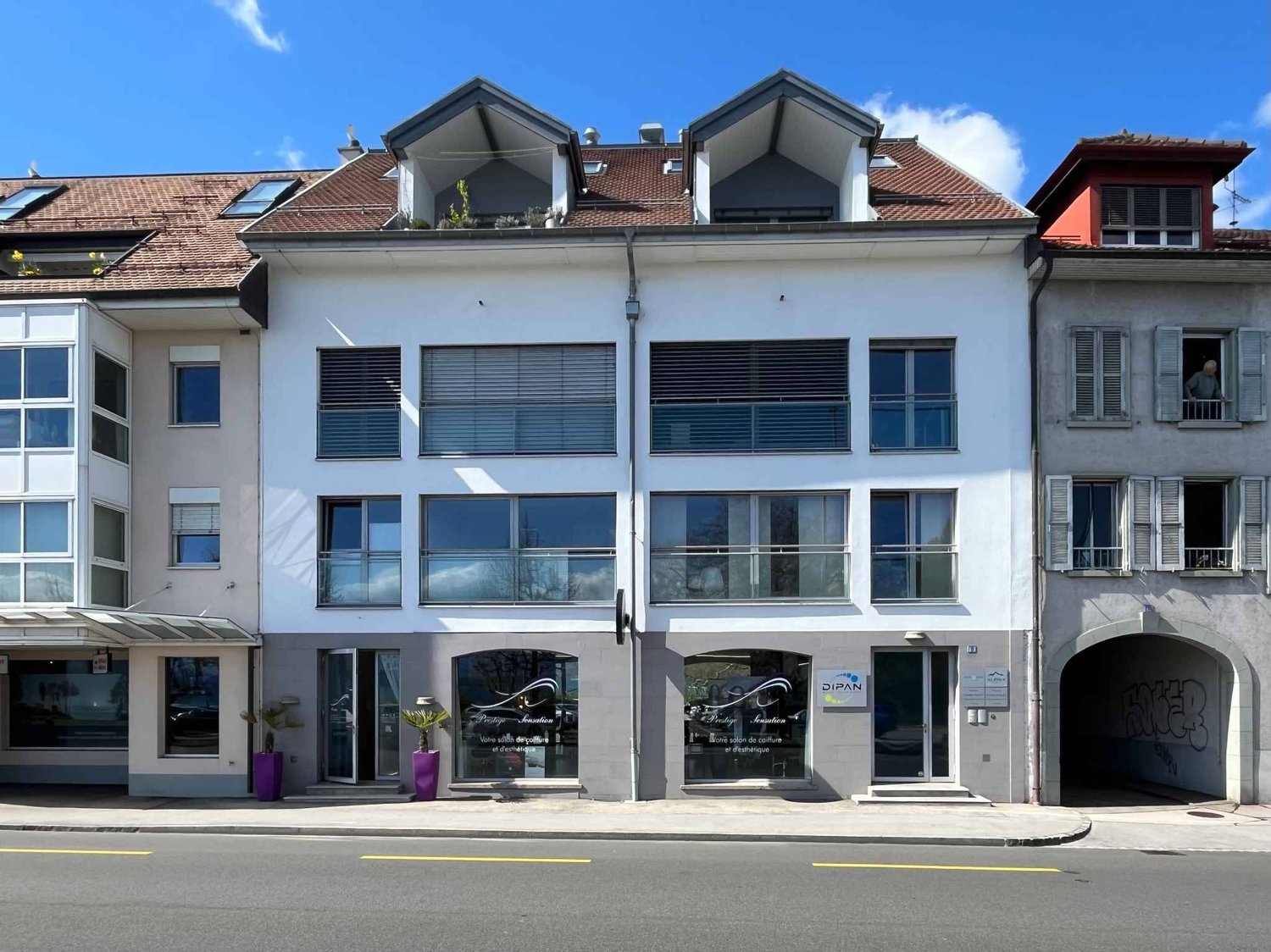 90m² office