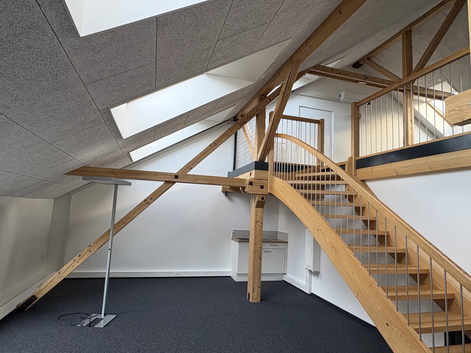 90m² office