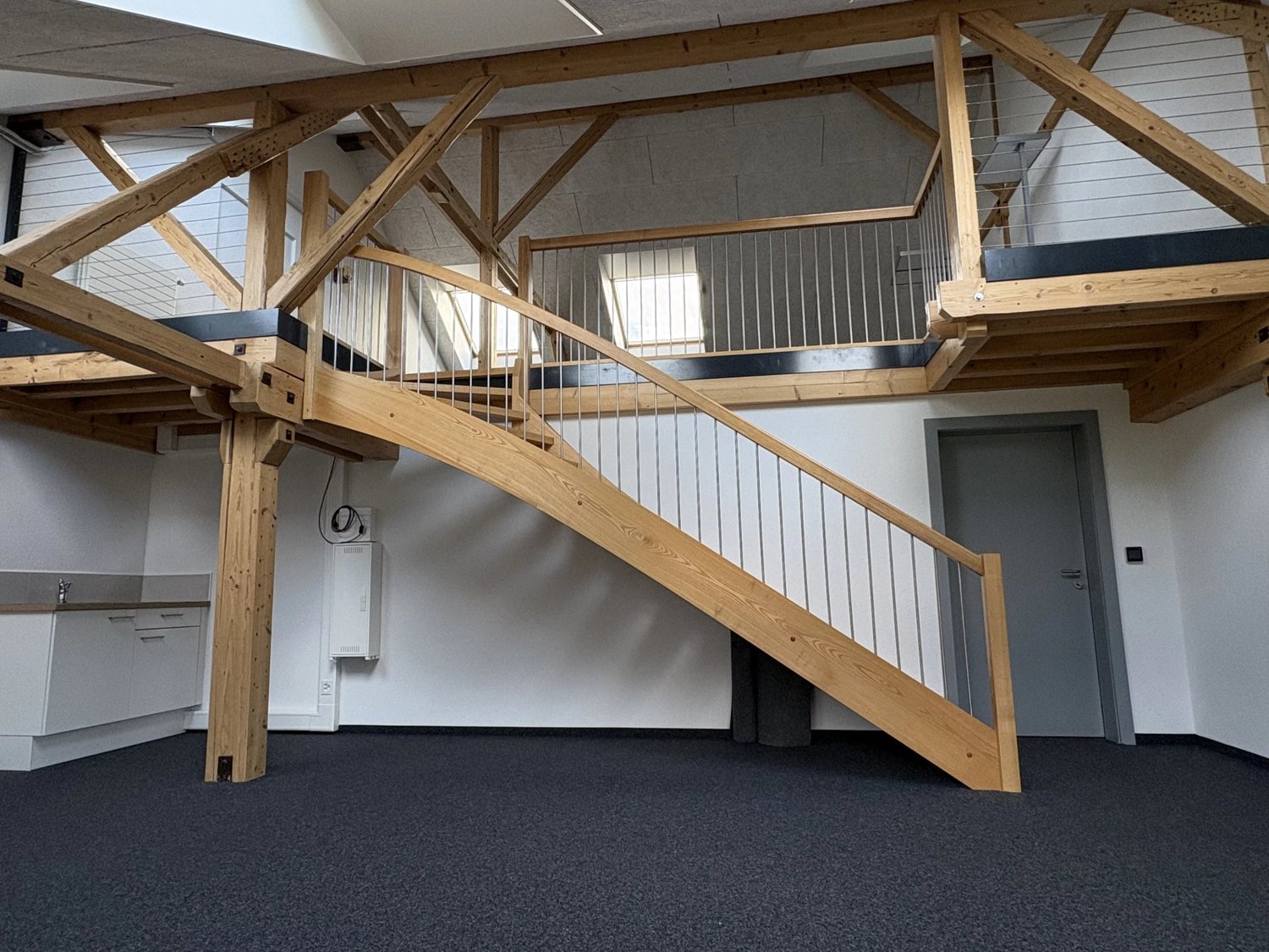 90m² office
