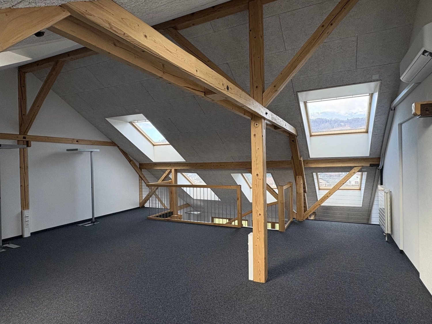 90m² office