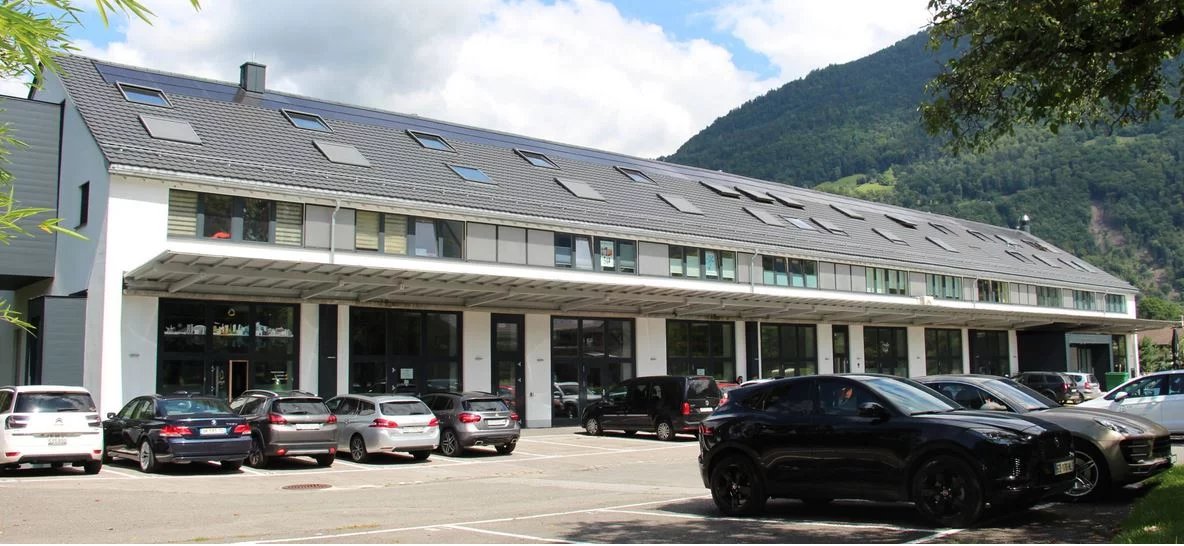 90m² office