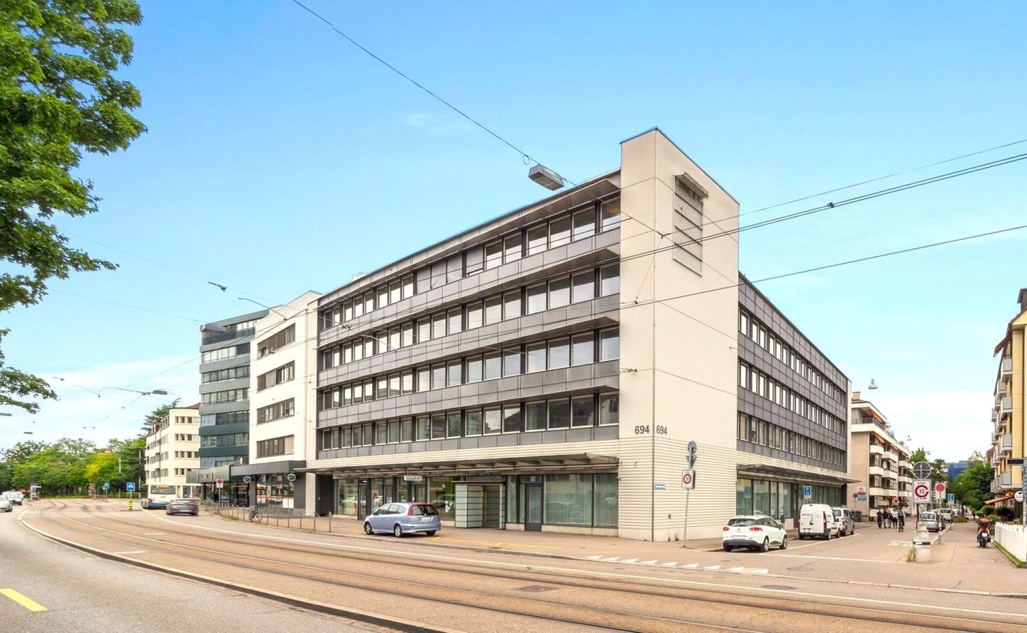 681m² de bureaux