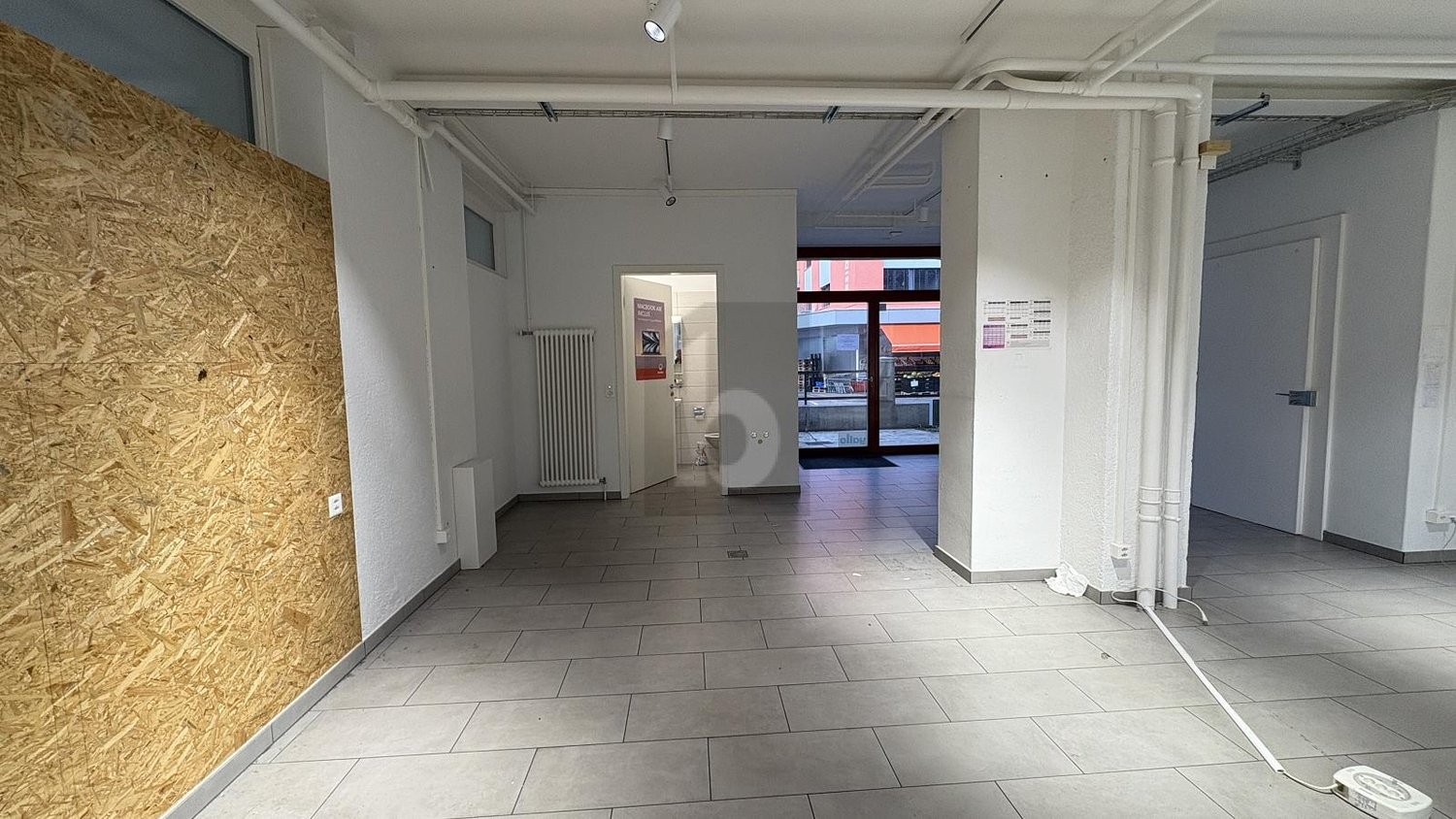 60m² shop