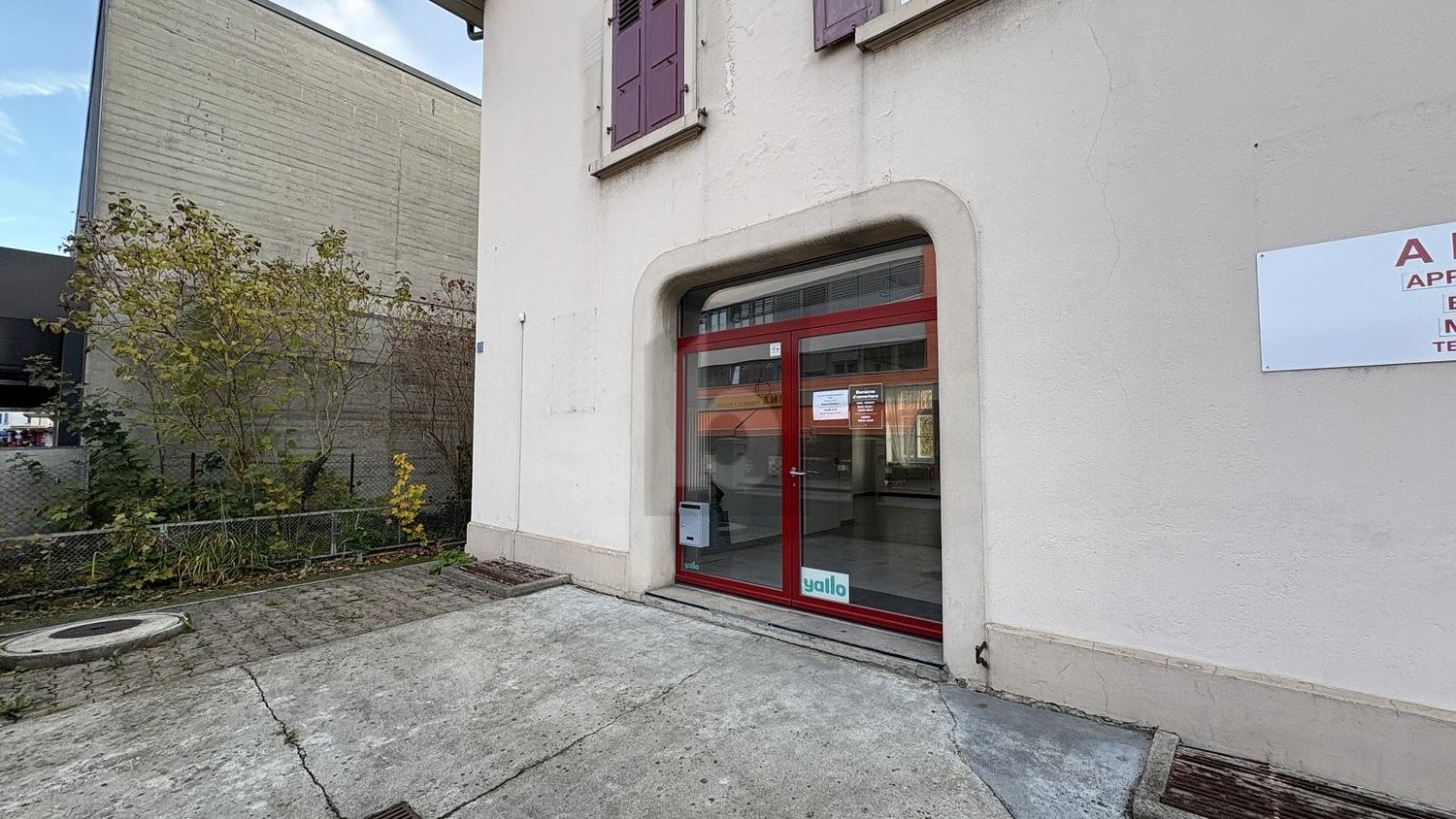 60m² shop