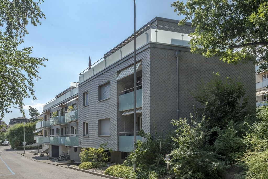 Garage individuelle

Nous louons des box de garage à CHF 110.00, immédiatement ou à convenir, au Grausteinweg 33+35 à Biel.

La garage convient uniquement pour de petites voitures.

Avez-vous suscité votre intérêt ? Alors contactez-nous.