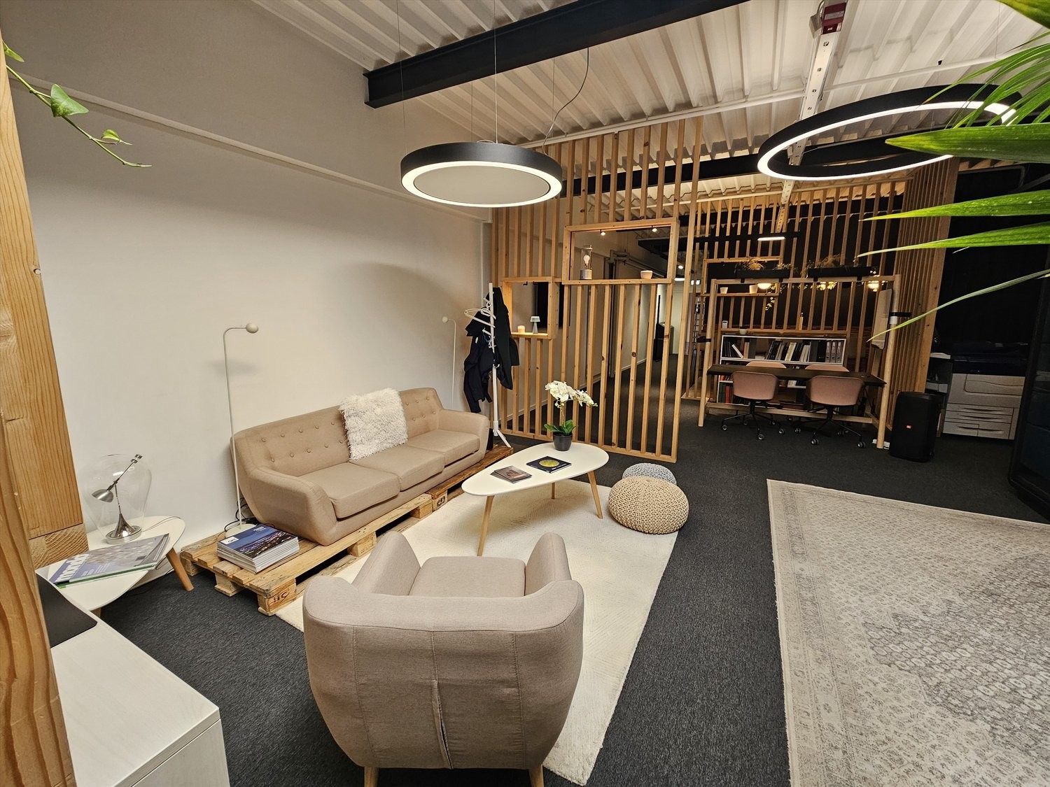 190m² office