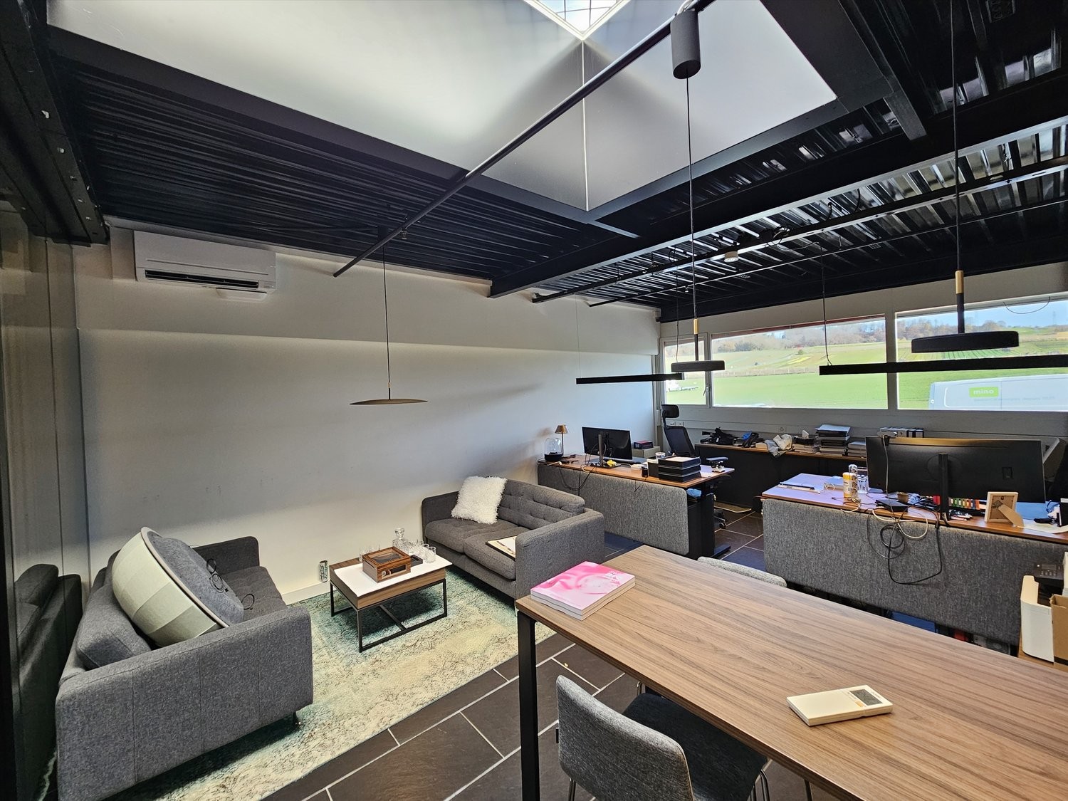 190m² office