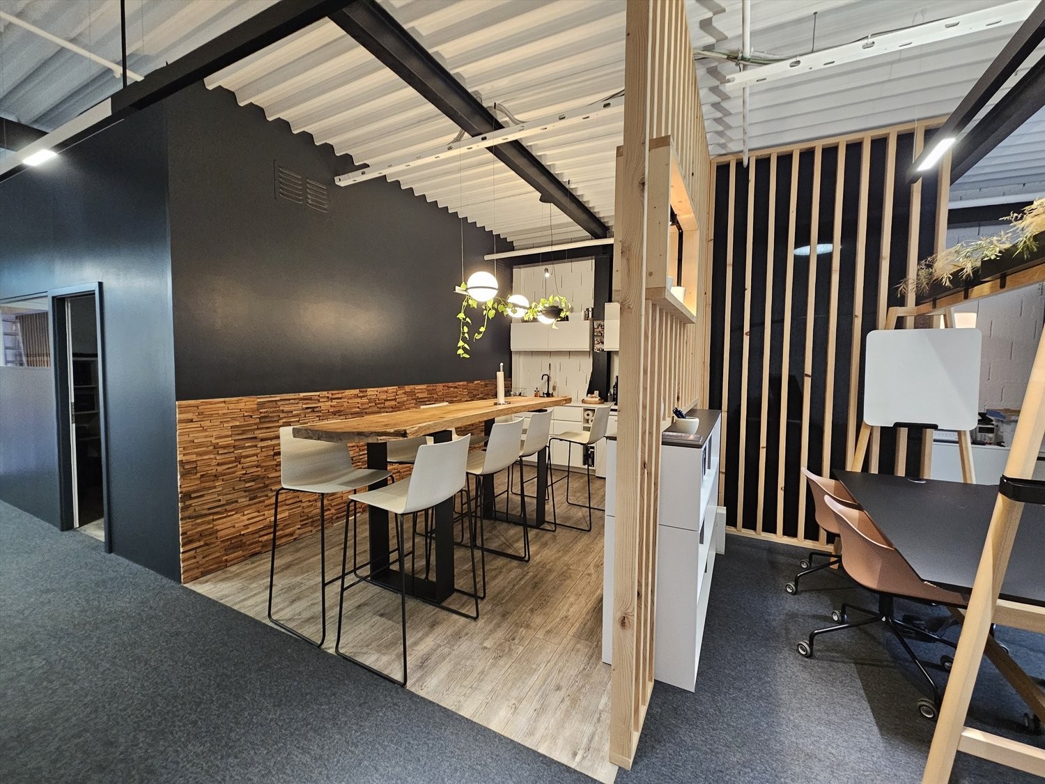 190m² office