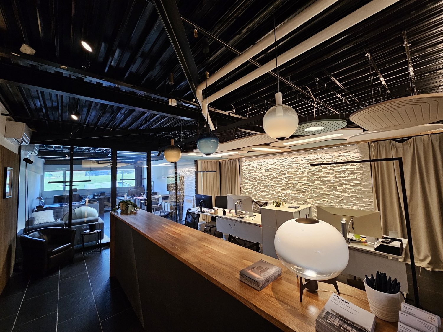 190m² office