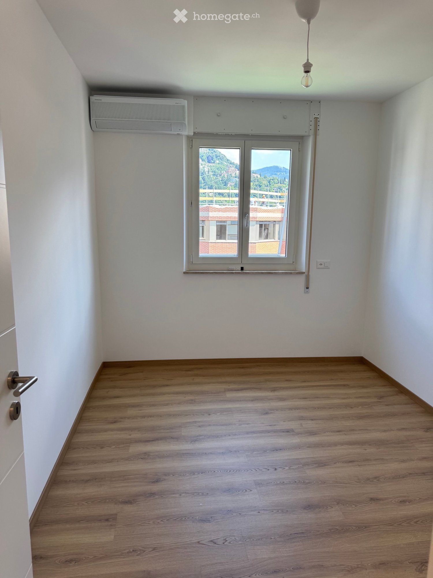 Location d'un 2,5 à proximité du parc Ciani à Lugano avec climatisation, entièrement rénové, photo 1 sur 5