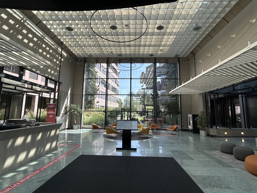 198m² office