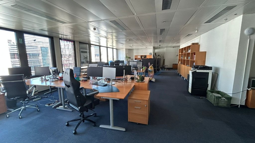 198m² office