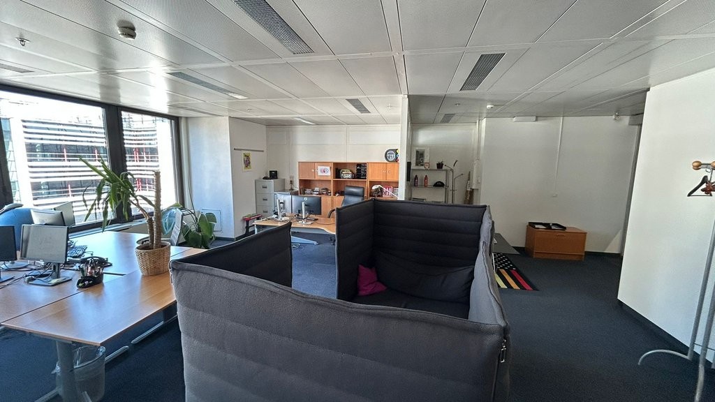 198m² office
