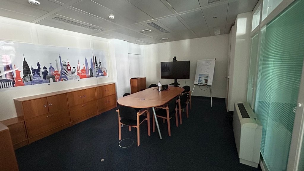 198m² office