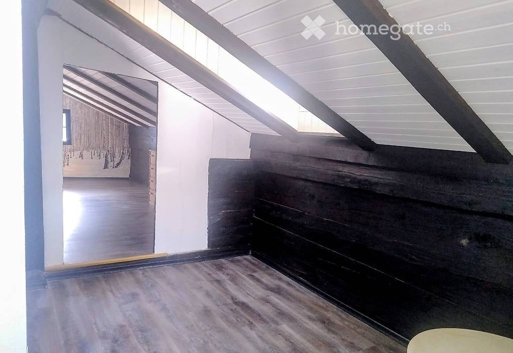 Chambre à louer dès le 01.10 !
incl. eau, électricité et internet
Dans le beau cœur du village de Schwanden GL
Commerces, poste, gare... à proximité immédiate, photo 3 sur 3