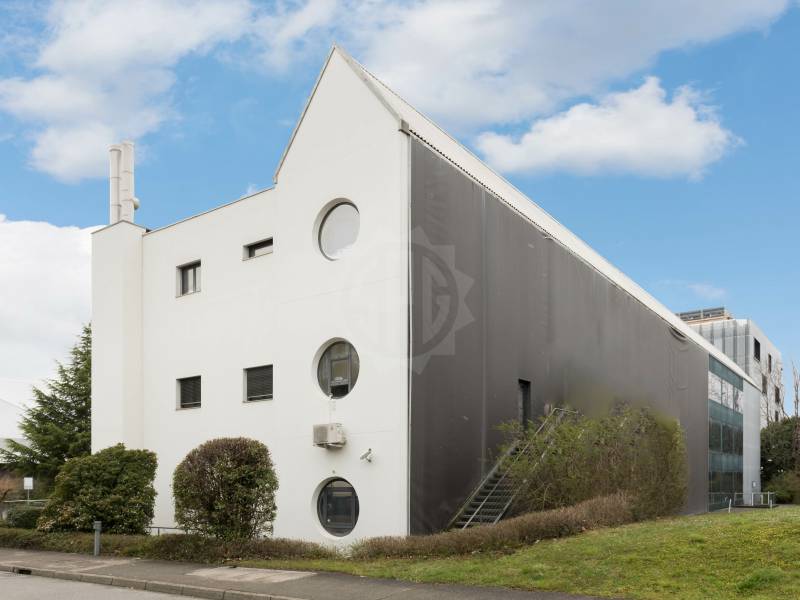 1200m² industrial object, photo 2 sur 9