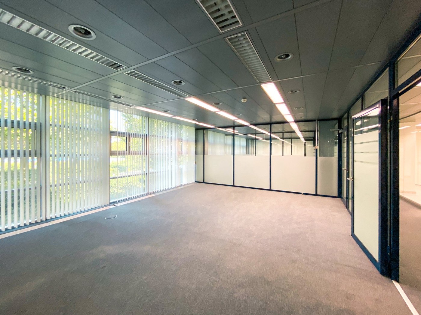263m² office