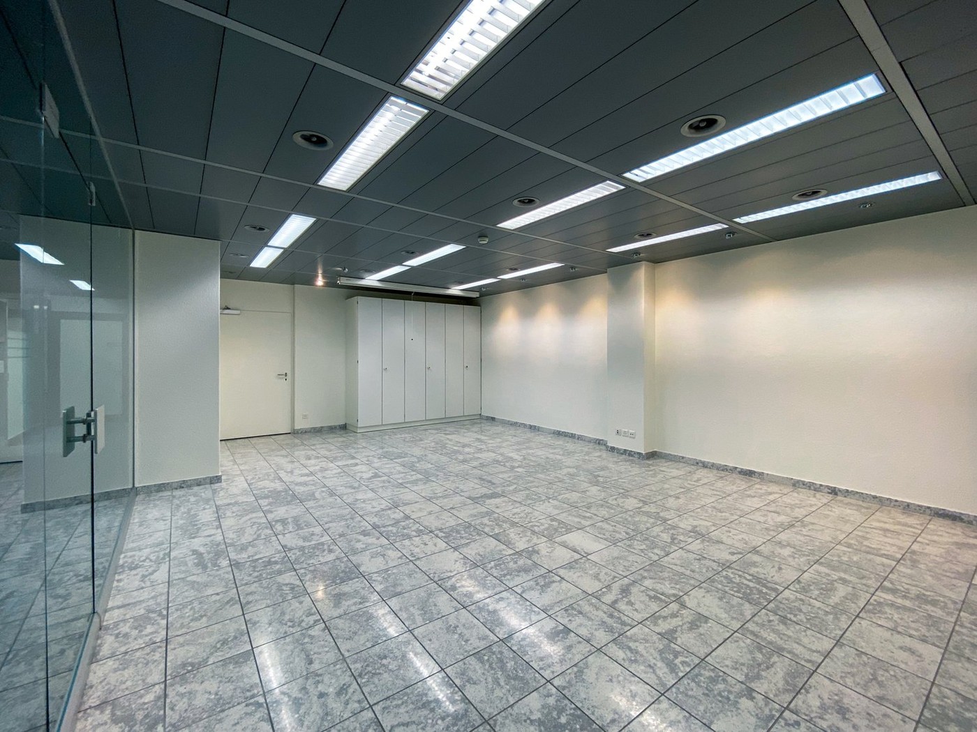 263m² office