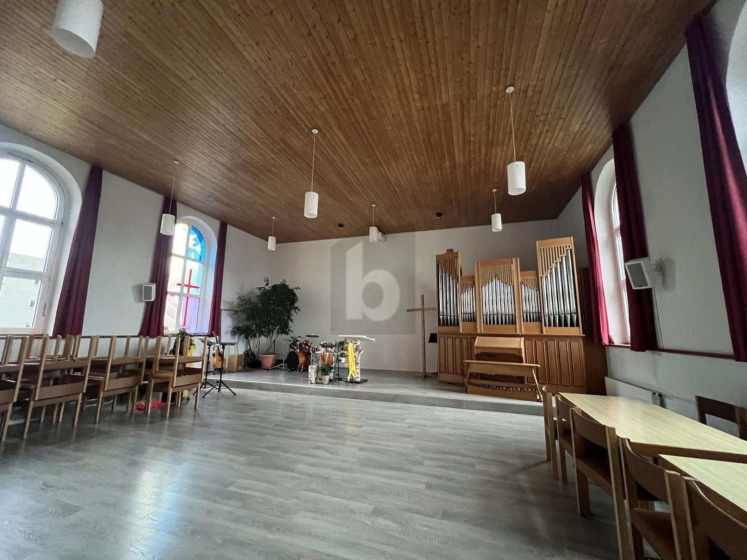 Magasin de 200m², photo 2 sur 4