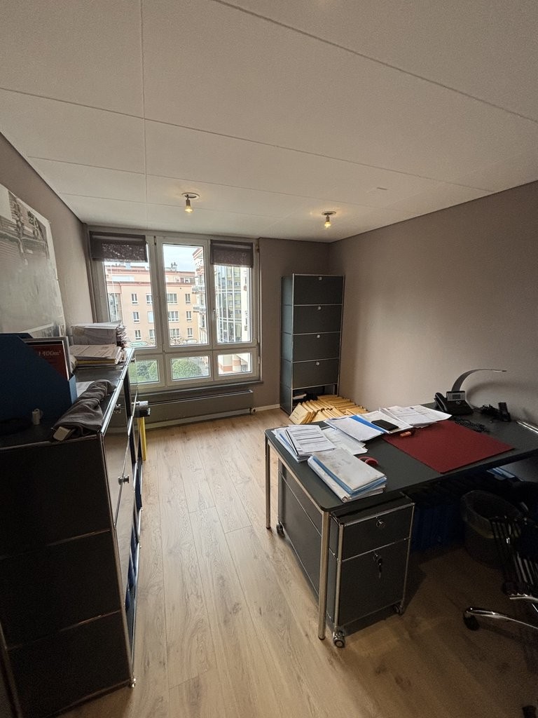 154m² office
