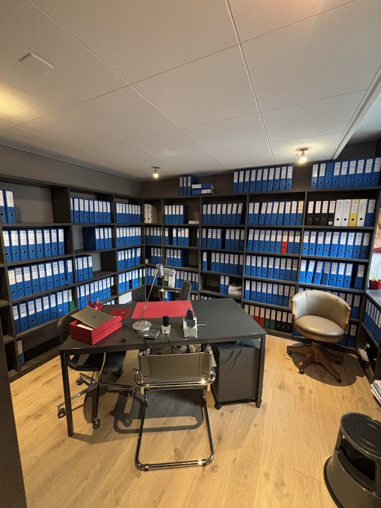 154m² office