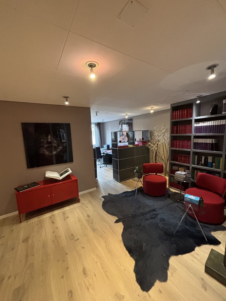 154m² office