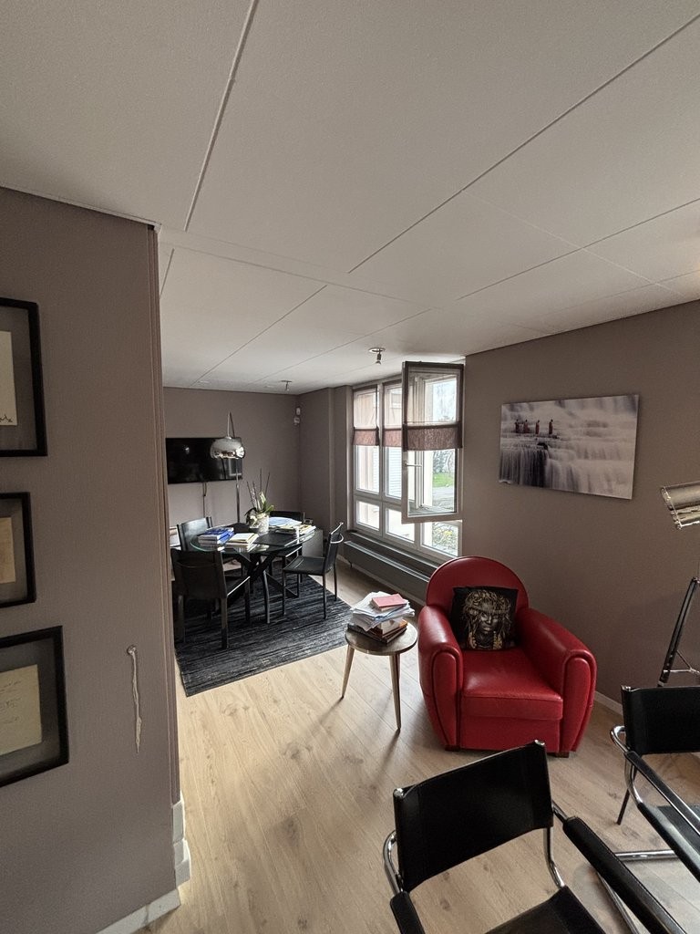 154m² office