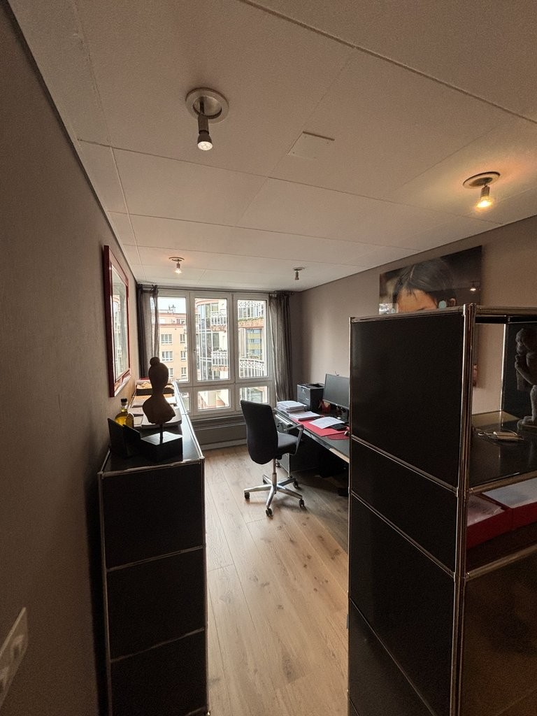 154m² office