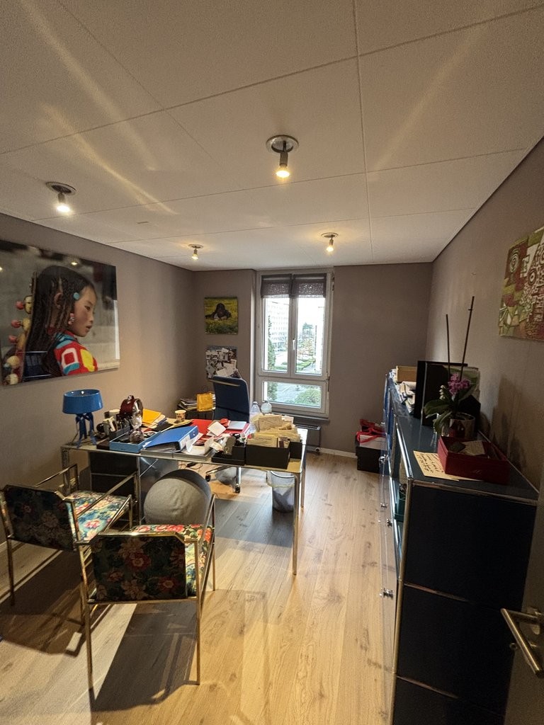 154m² office