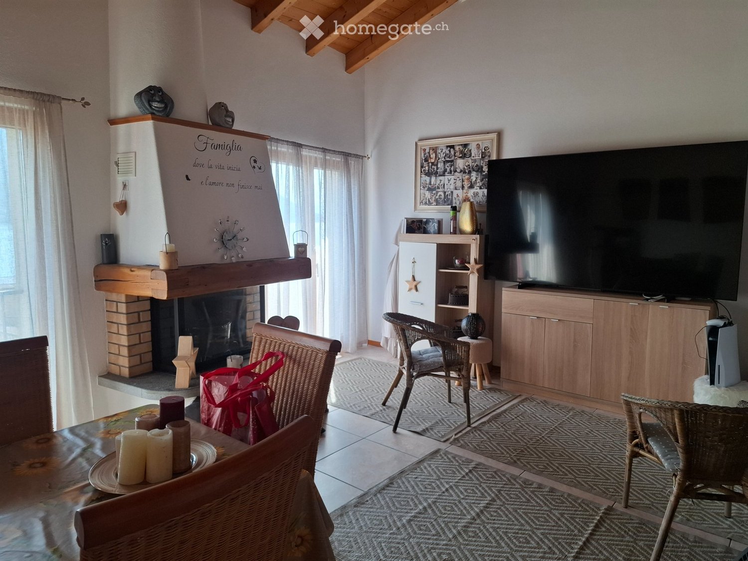 Recherche repreneur pour un magnifique appartement au centre de Brissago à quelques pas du bord du lac. Magnifique vue sur le lac, 3 chambres, salon avec cheminée sur cuisine ouverte, 3 salles de bains dont 1 avec lave-linge/sèche-linge et jacuzzi, loyer total comprenant les charges avec décompte en