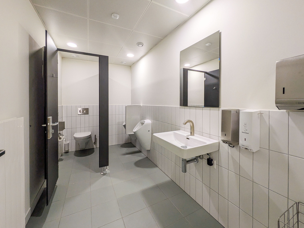 620m² office