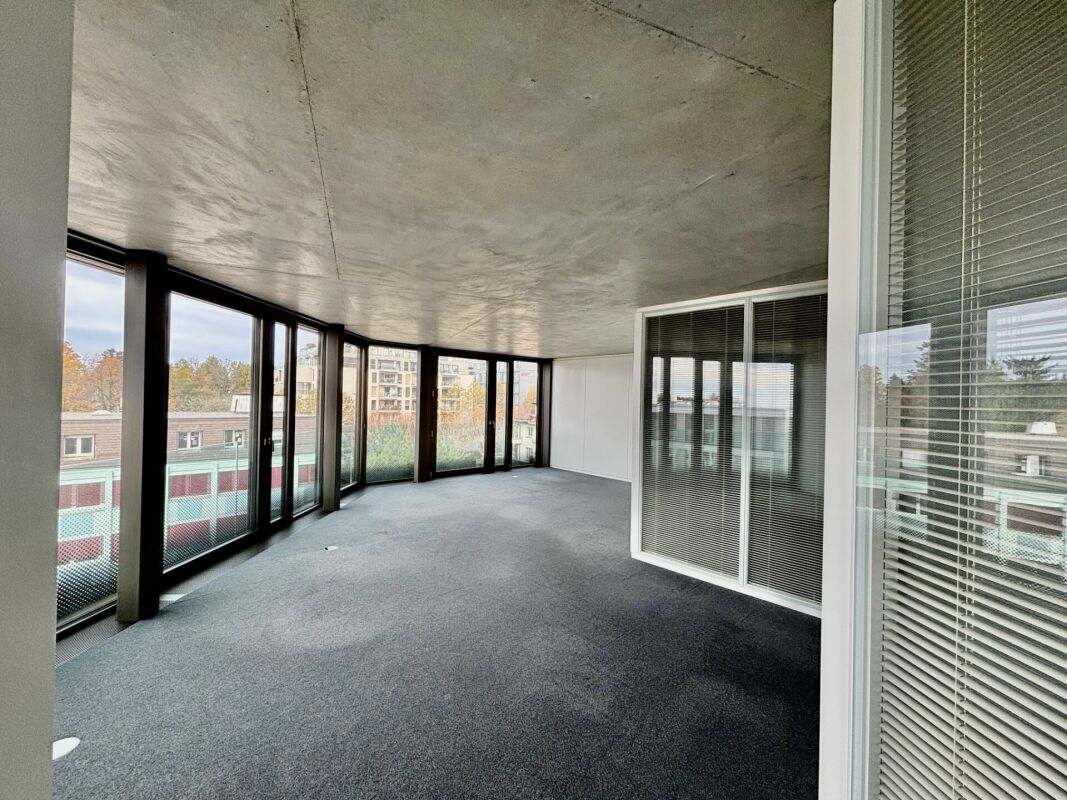 130m² office
