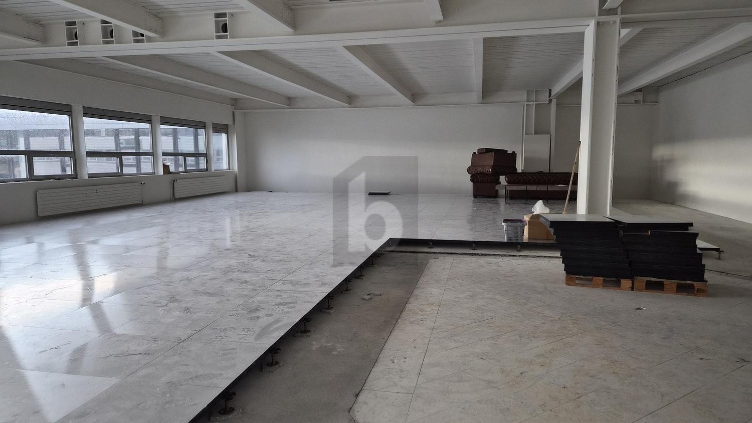 246m² de bureau