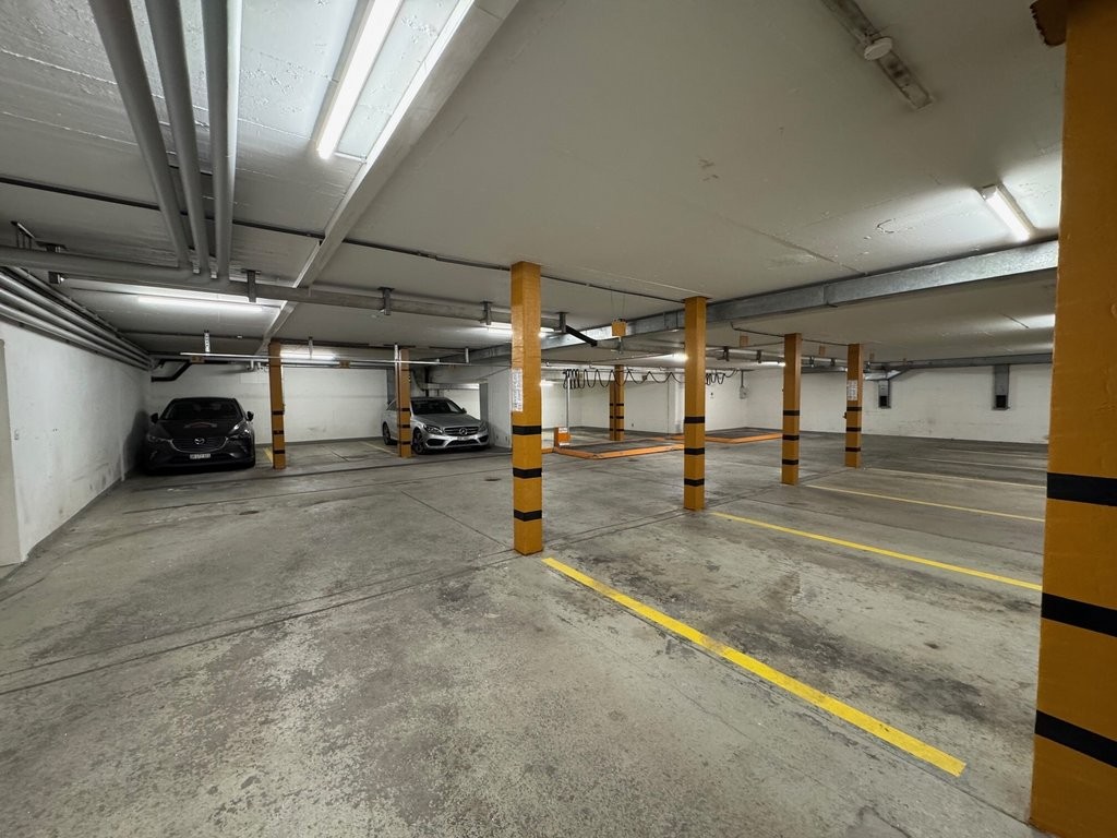 Place de parking souterraine, photo 3 sur 4