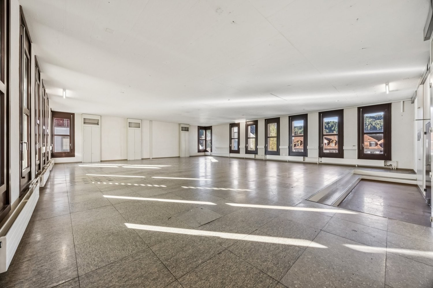 190m² commercial, photo 3 sur 6